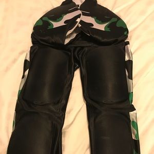 🏈 Lot of 2 football pants🏈